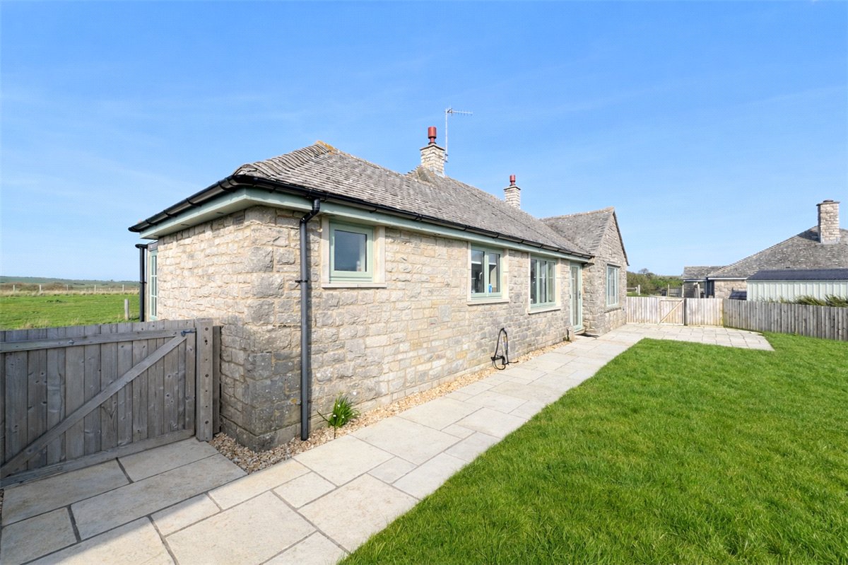 3 bedroom bungalow, Worth Matravers, Swanage BH19 - Available