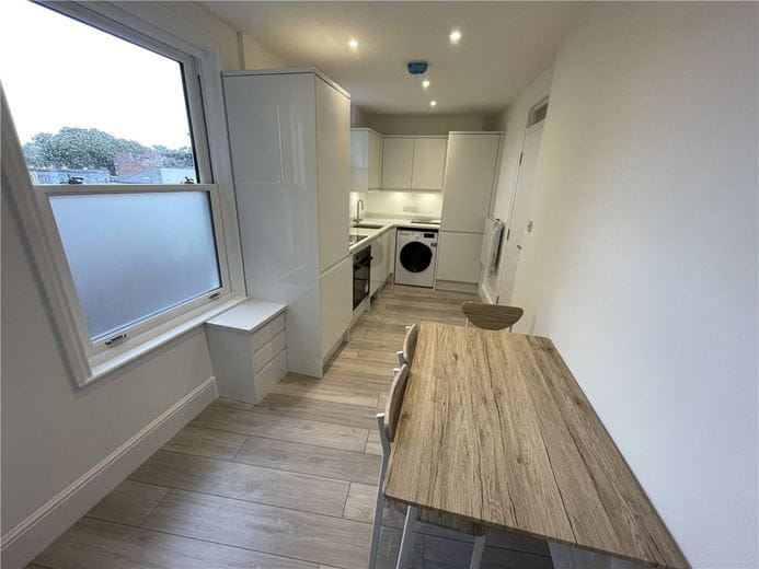 2 bedroom flat, Mead House, City Road SO23 - Available