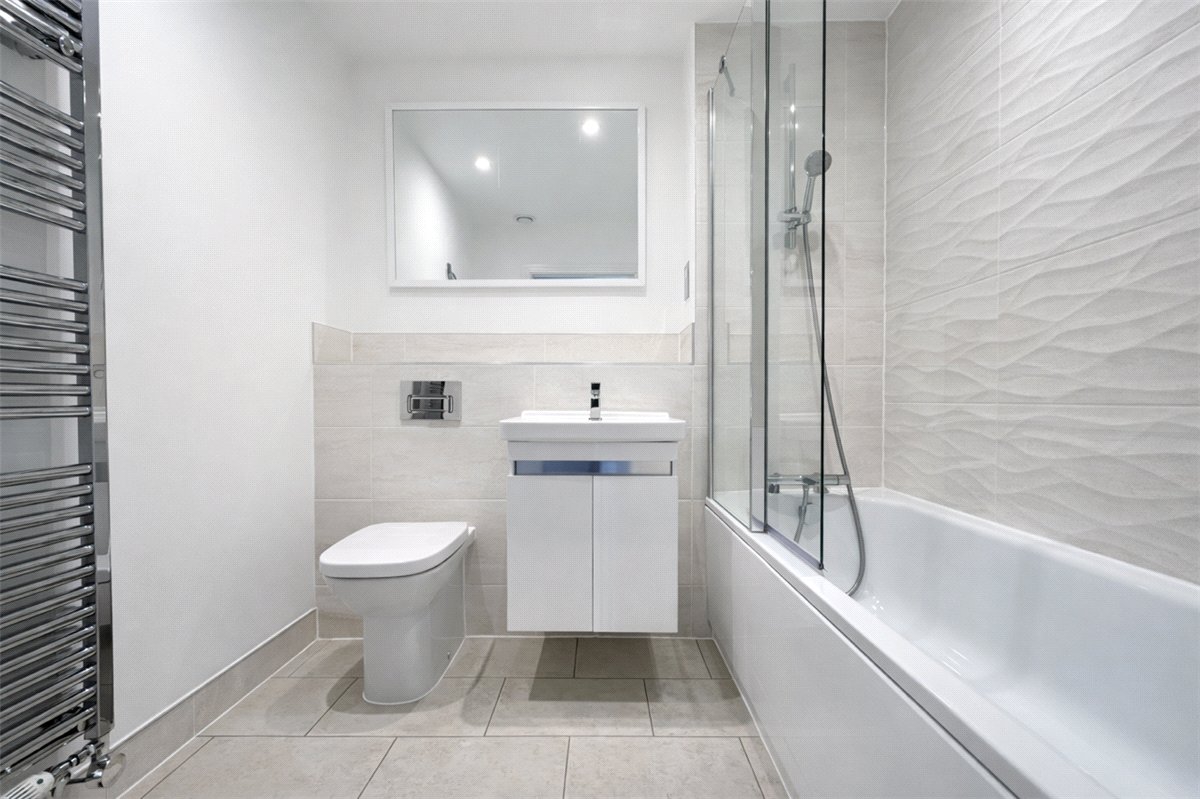 2 bedroom flat, Fishwicke Road, Winchester SO22 - Available