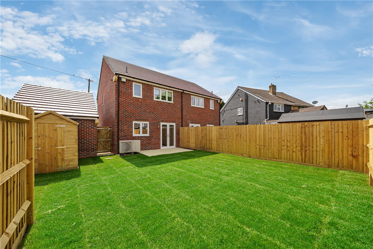 2 bedroom house, Hammonds Green, Totton SO40 - Available