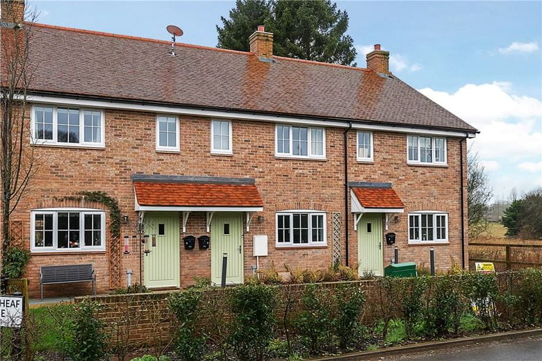 2 bedroom house, Wheatsheaf Close, North Waltham RG25 - Let Agreed