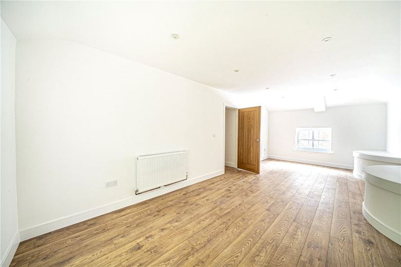 2 bedroom flat, Westgate Chambers, Staple Gardens SO23 - Available