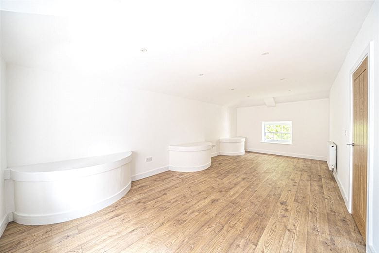 2 bedroom flat, Westgate Chambers, Staple Gardens SO23 - Available