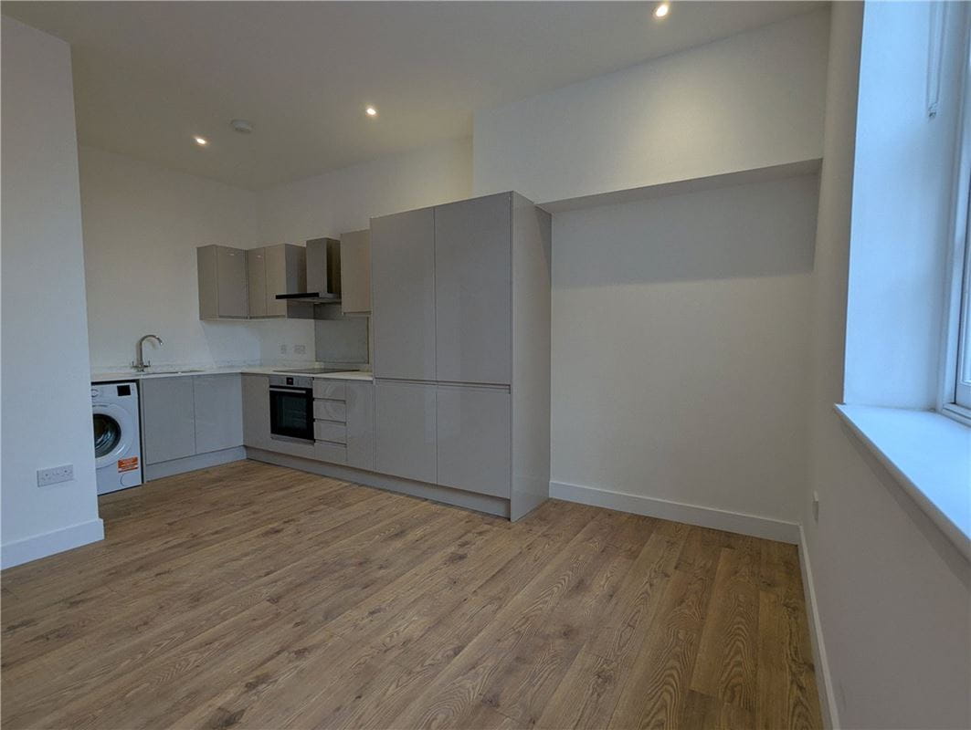 1 bedroom flat, Westgate Chambers, Staple Gardens SO23 - Available