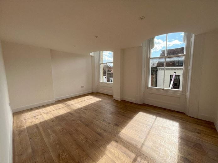 2 bedroom flat, Westgate Chambers, Staple Gardens SO23 - Let Agreed