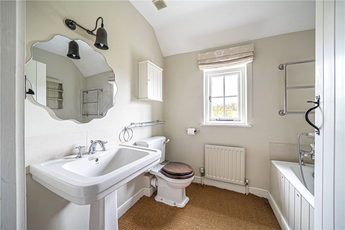 4 bedroom house, North Park Farm, Little Somborne SO20 - Available