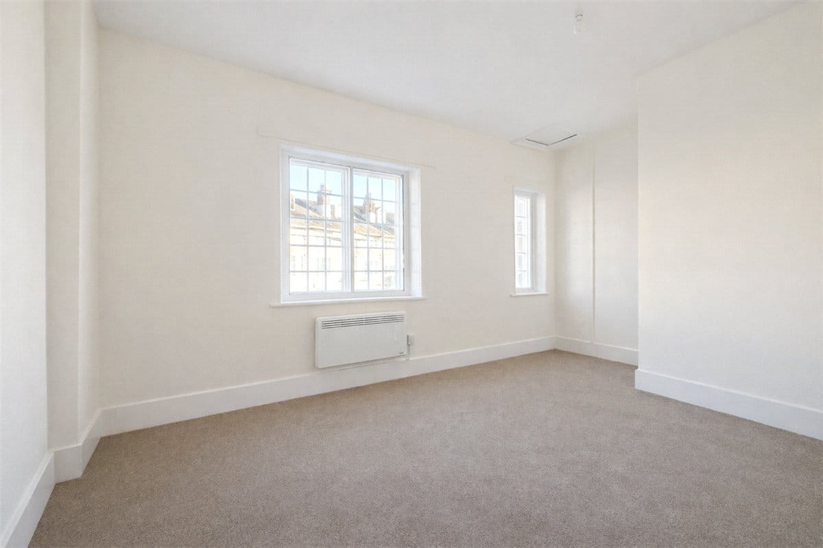 2 bedroom house, St. Johns North, High Street SO23 - Available