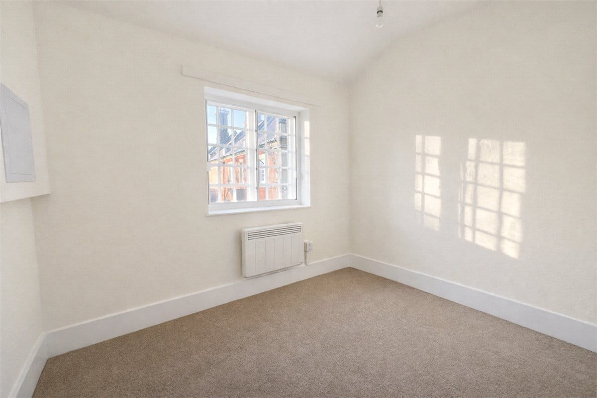 2 bedroom house, St. Johns North, High Street SO23 - Available