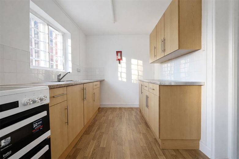 2 bedroom house, St. Johns North, High Street SO23 - Available