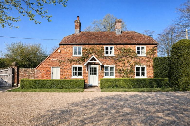 3 bedroom cottage, Rectory Road, Oakley RG23 - Available