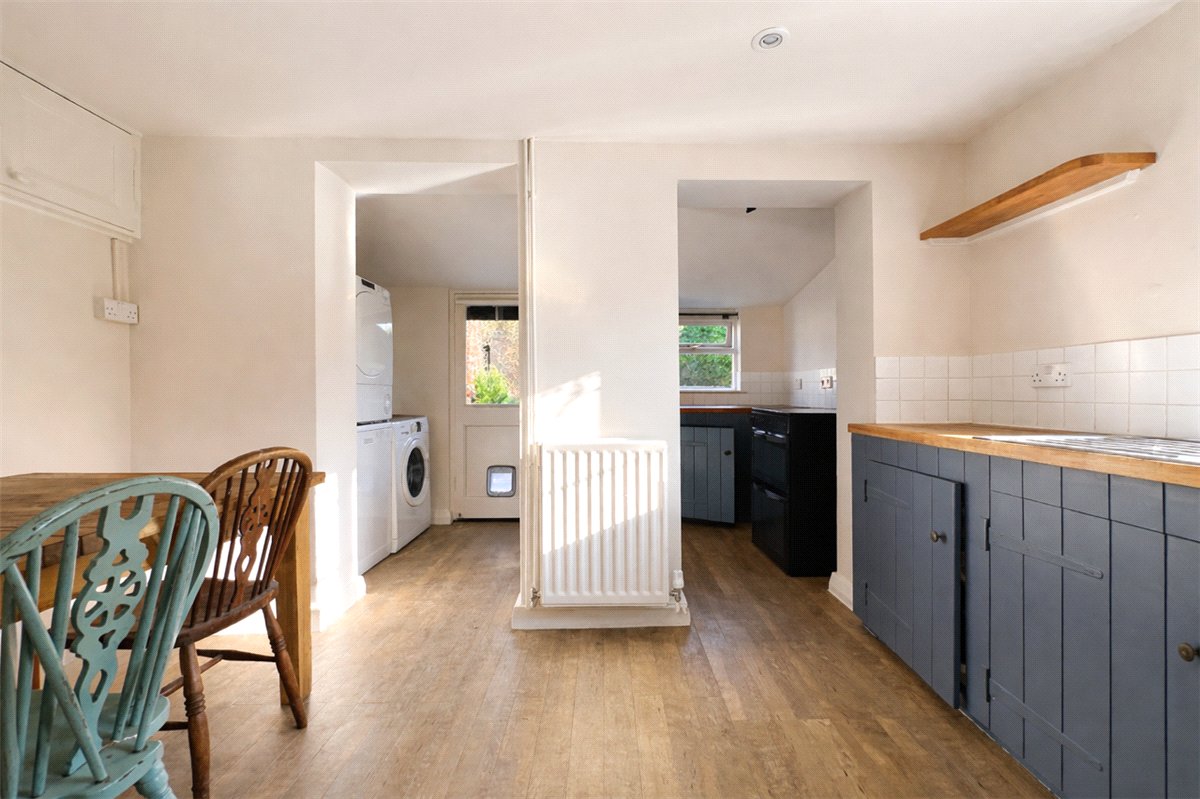 3 bedroom cottage, Rectory Road, Oakley RG23 - Available