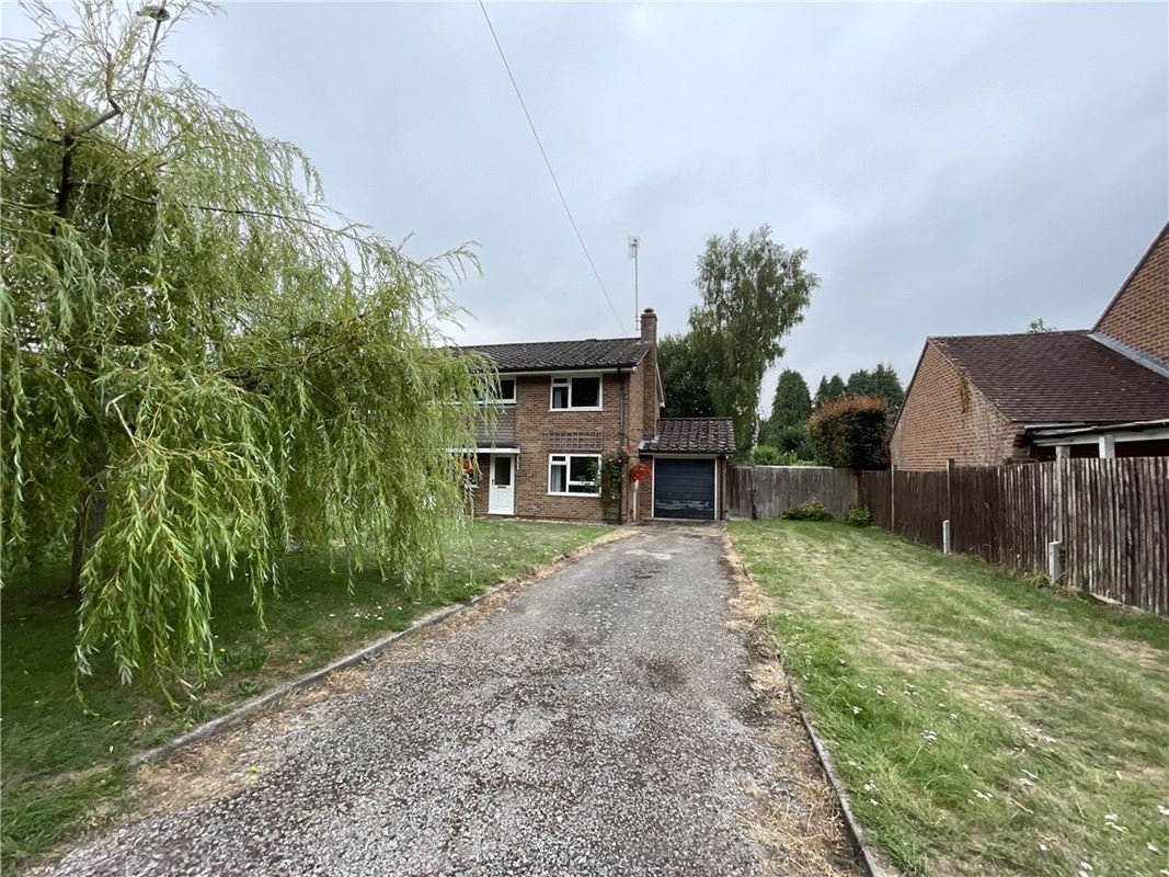 3 bedroom house, The Green, Whitchurch RG28 - Let Agreed