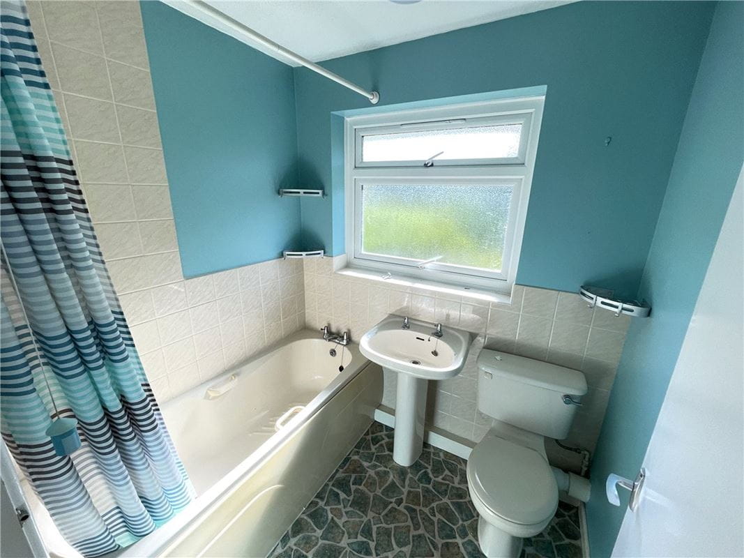 3 bedroom house, The Green, Whitchurch RG28 - Let Agreed