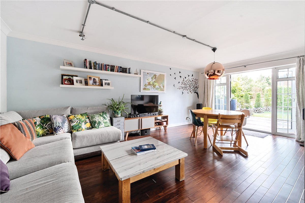 2 bedroom flat, Dawn Gardens, Winchester SO22 - Available