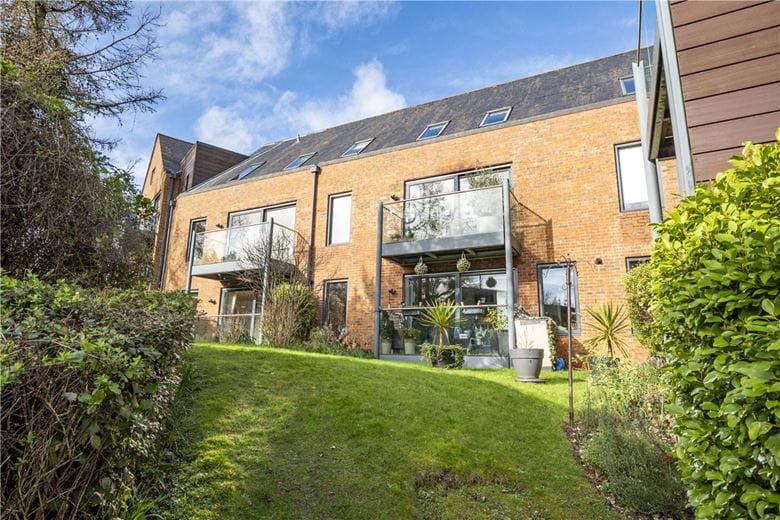 3 bedroom flat, Bereweeke Road, Winchester SO22 - Available
