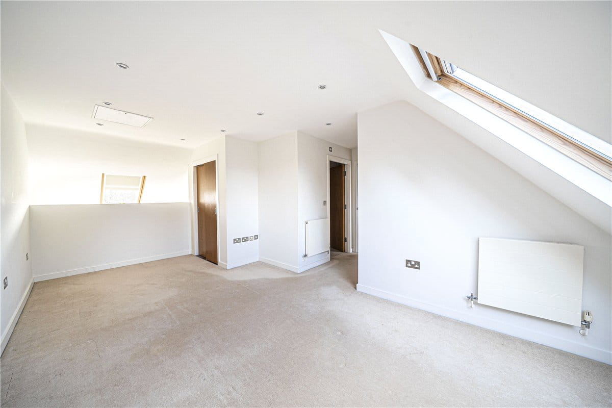 3 bedroom flat, Bereweeke Road, Winchester SO22 - Available