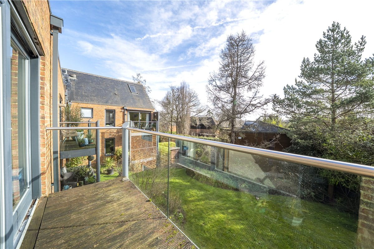 3 bedroom flat, Bereweeke Road, Winchester SO22 - Available