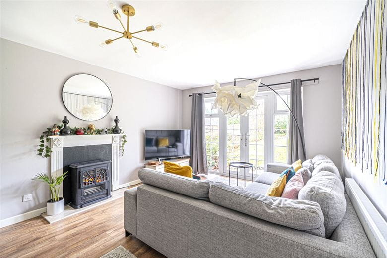 2 bedroom flat, Dawn Gardens, Winchester SO22 - Available