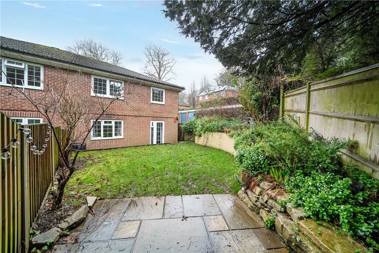 2 bedroom flat, Dawn Gardens, Winchester SO22 - Available