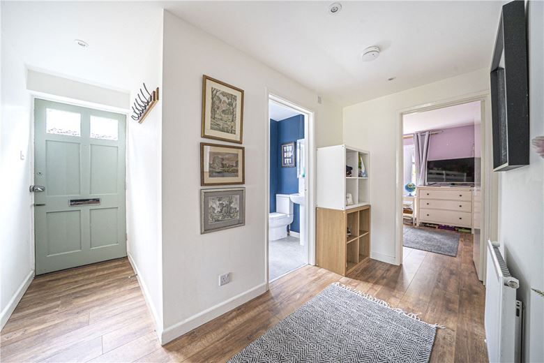 2 bedroom flat, Dawn Gardens, Winchester SO22 - Available