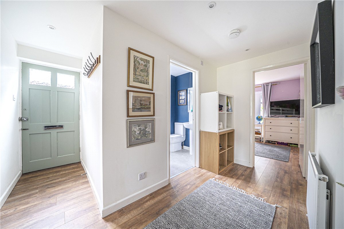 2 bedroom flat, Dawn Gardens, Winchester SO22 - Available