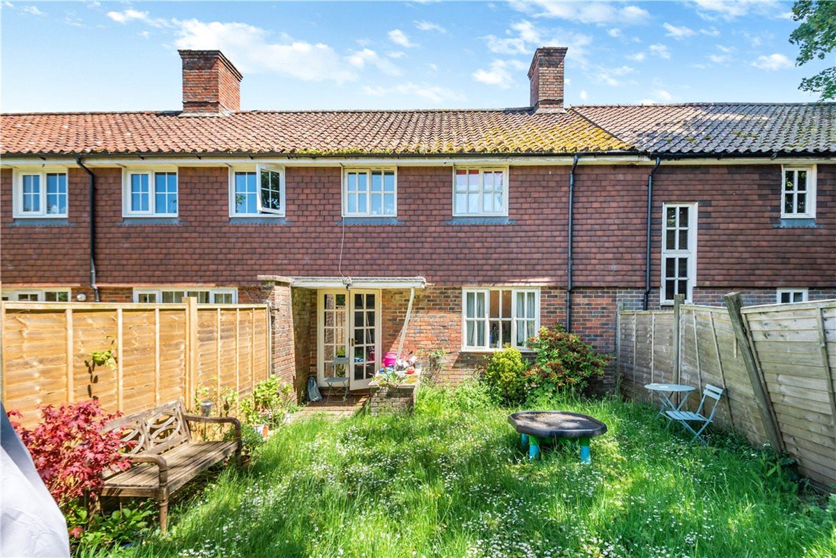 3 bedroom house, Pigeonhouse Cottages, Pigeonhouse Yard SO21 - Sold STC