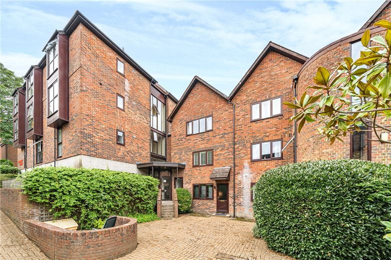  bedroom flat, Bilberry Court, Staple Gardens SO23 - Sold STC