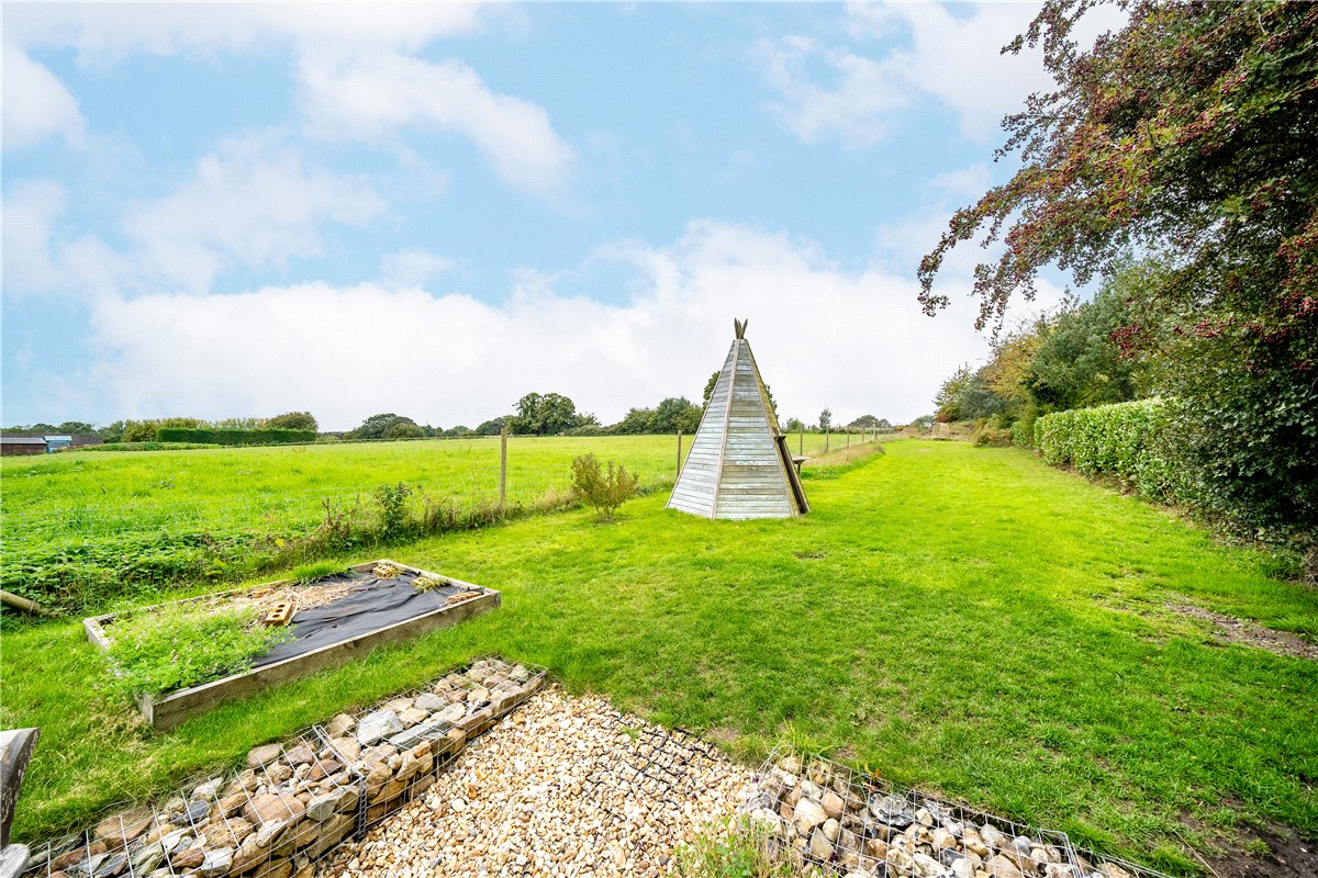 3 bedroom house, Trampers Lane, North Boarhunt PO17 - Available