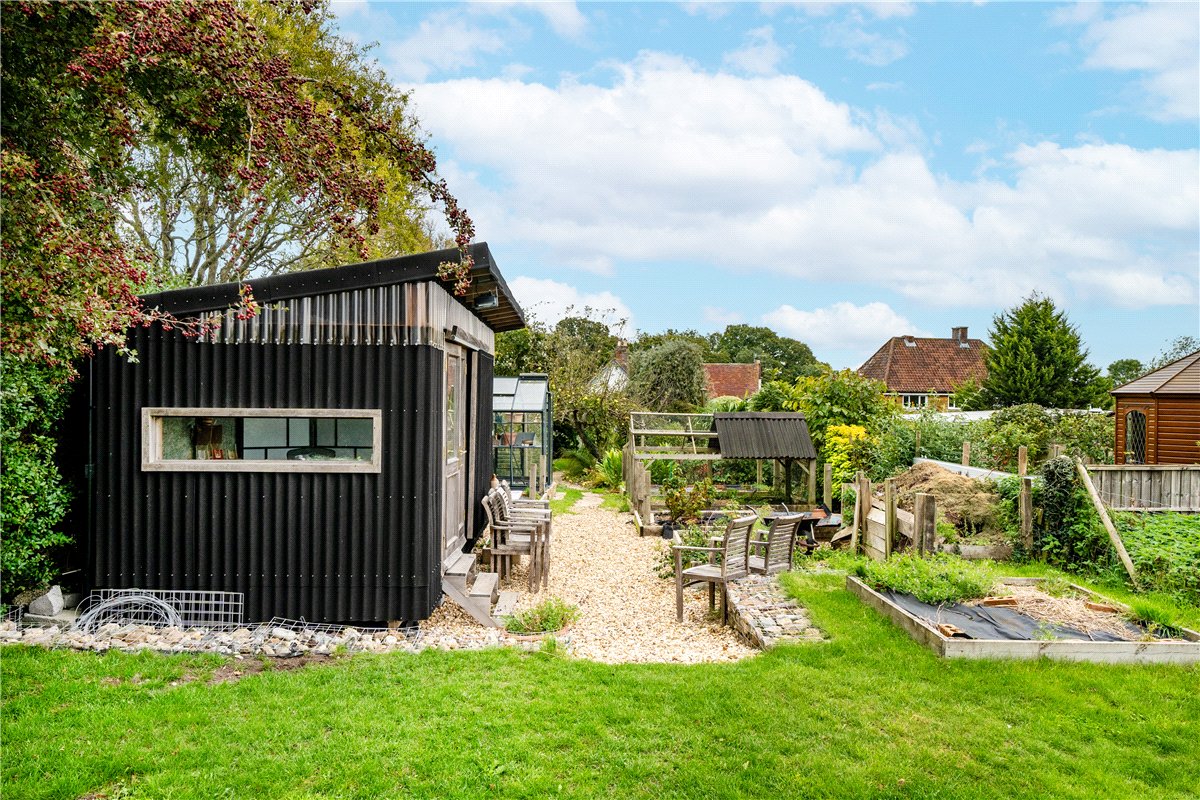 3 bedroom house, Trampers Lane, North Boarhunt PO17 - Available