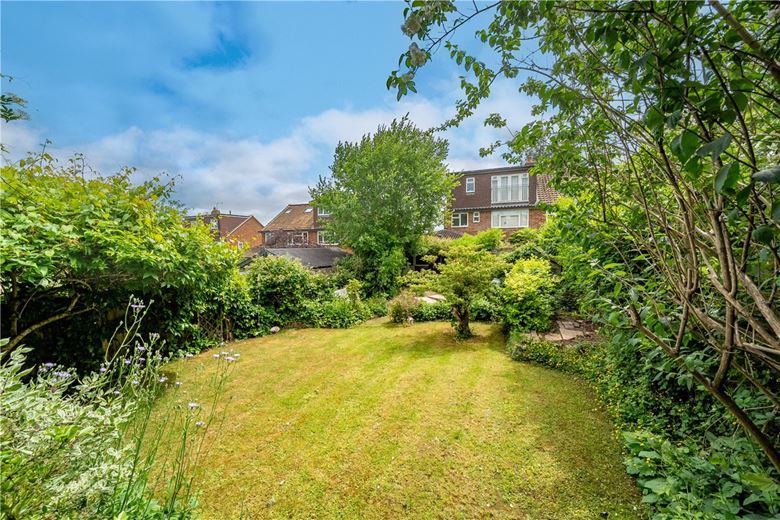 4 bedroom house, Hillside Road, Winchester SO22 - Available