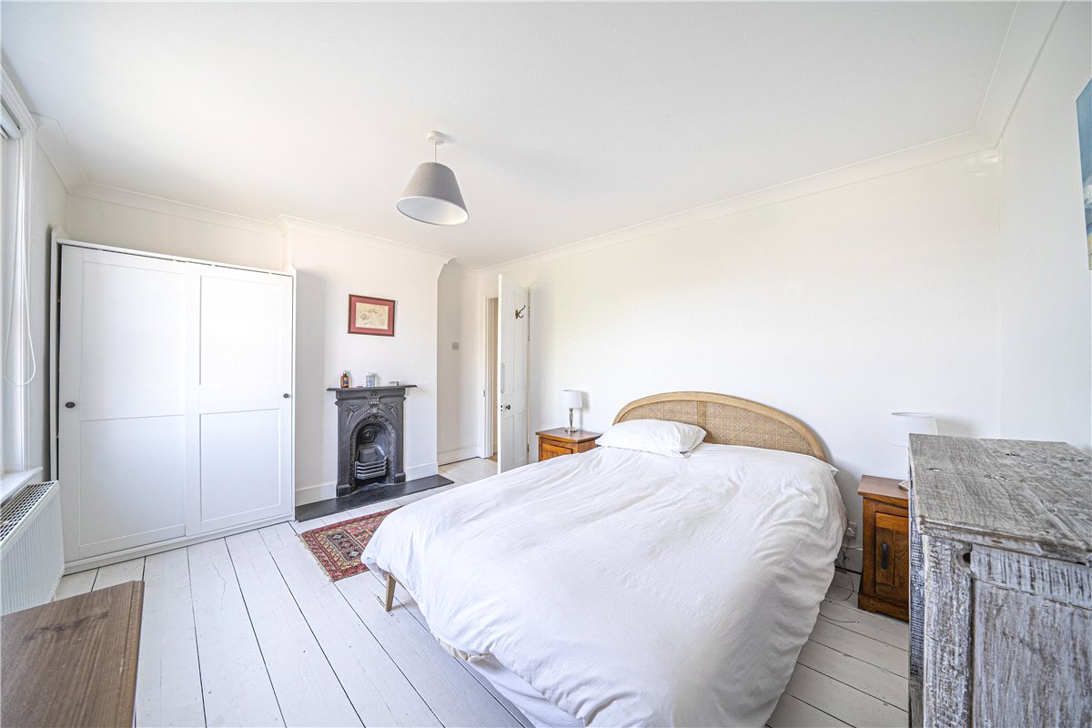 3 bedroom house, Elm Road, Winchester SO22 - Sold