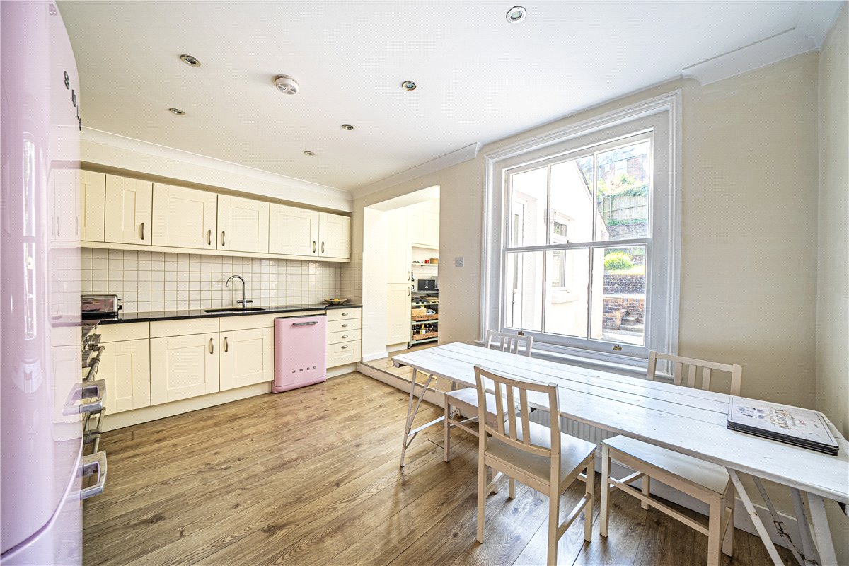 3 bedroom house, Elm Road, Winchester SO22 - Sold