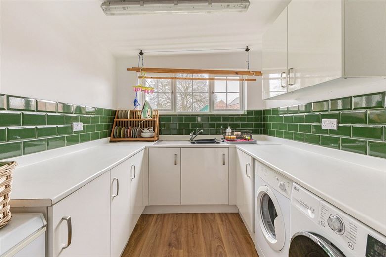 4 bedroom house, Edgar Road, Winchester SO23 - Available