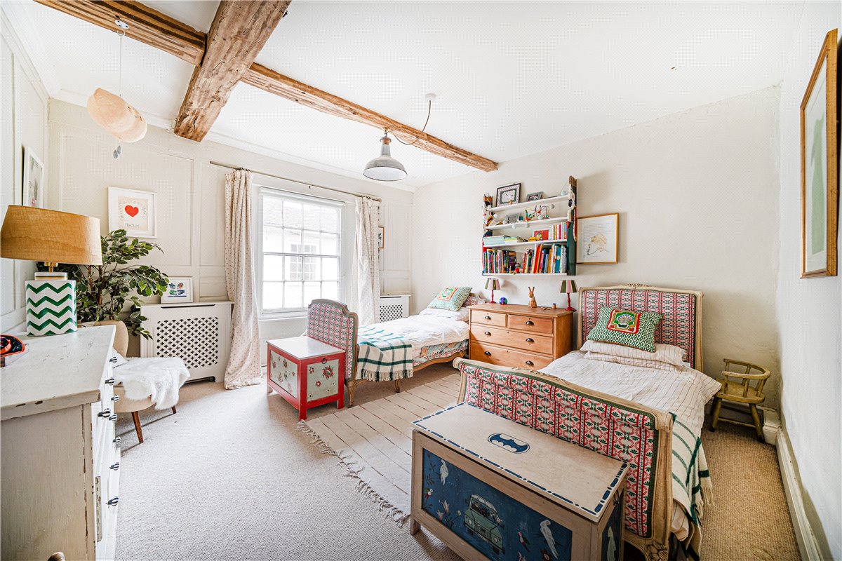 5 bedroom house, East Street, Hambledon PO7 - Available