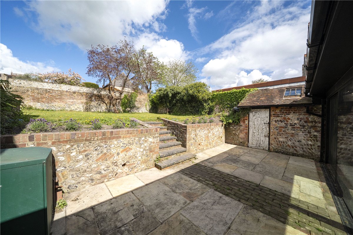 5 bedroom house, East Street, Hambledon PO7 - Available