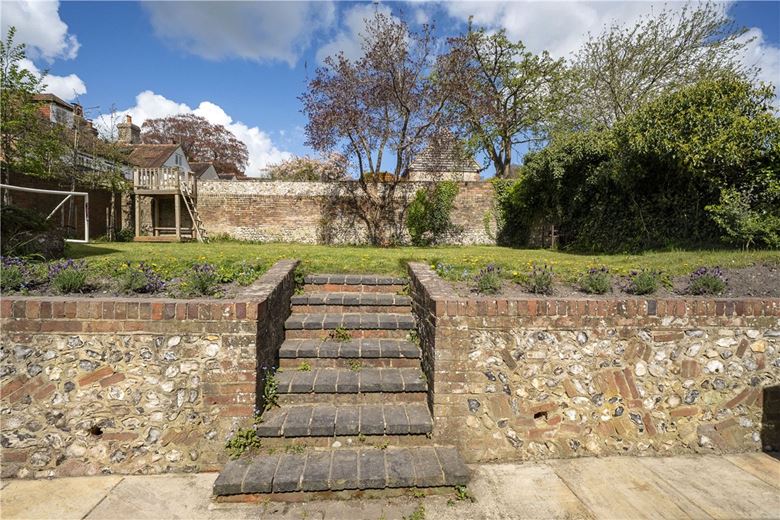 5 bedroom house, East Street, Hambledon PO7 - Available