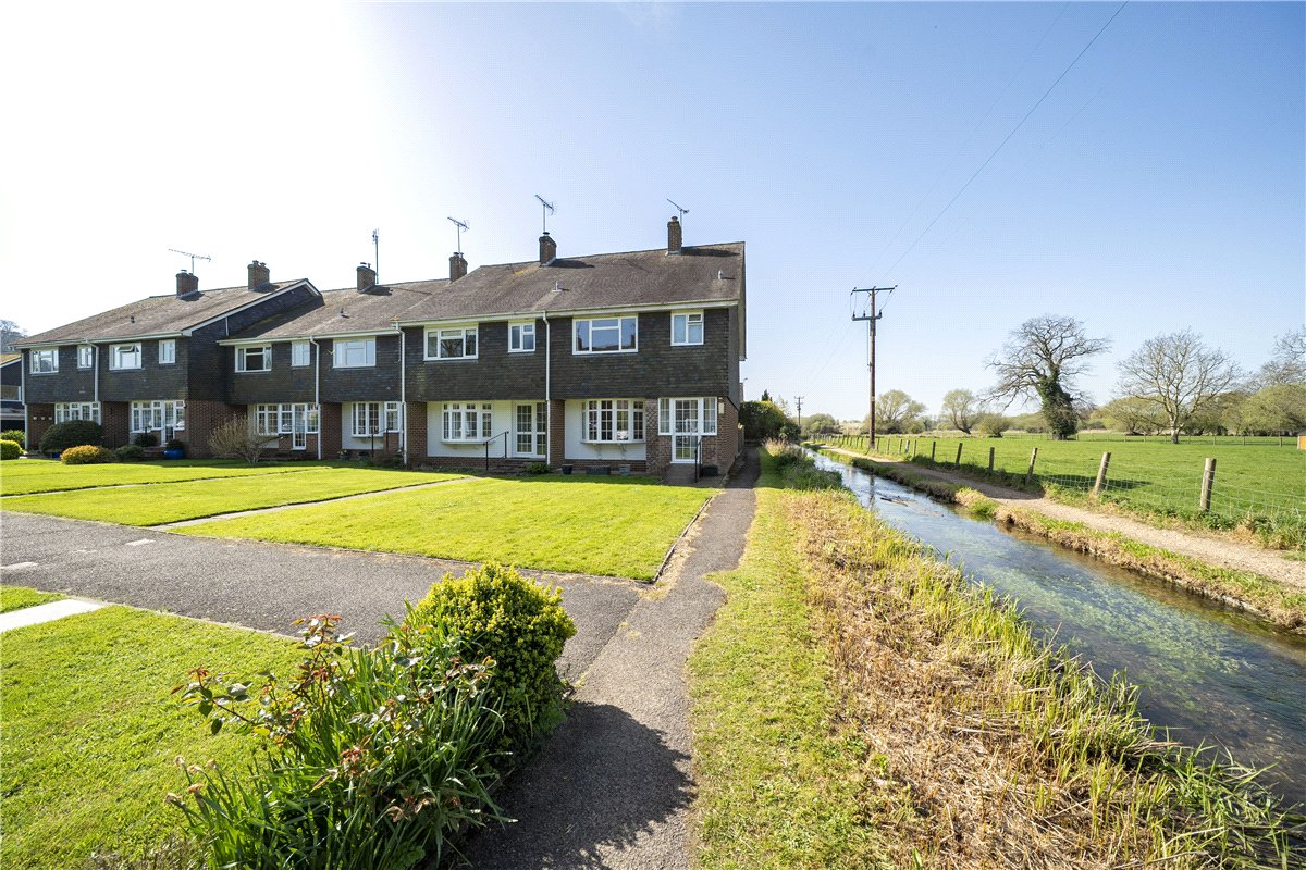 3 bedroom house, Nelson Close, Stockbridge SO20 - Available