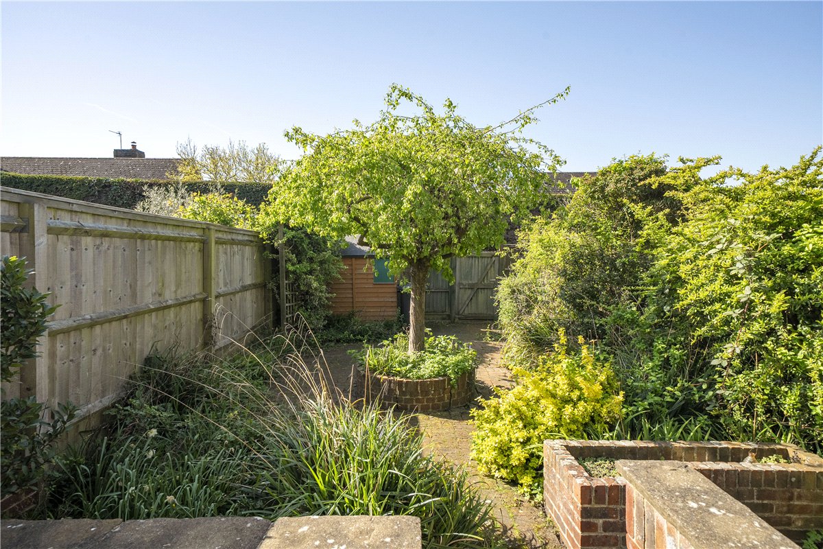 3 bedroom house, Nelson Close, Stockbridge SO20 - Available