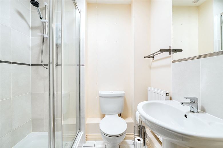 2 bedroom flat, Winton Close, Winchester SO22 - Sold STC