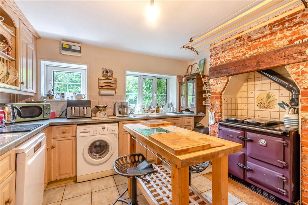 2 bedroom house, Crawley, Winchester SO21 - Sold