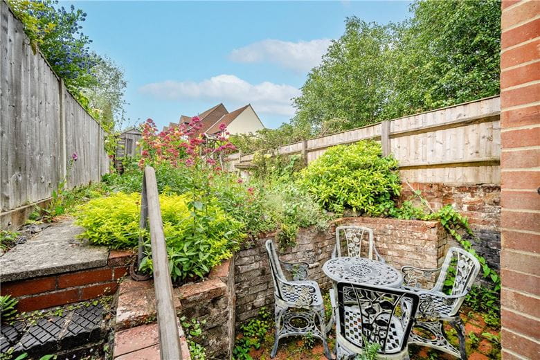 2 bedroom house, Hyde Close, Winchester SO23 - Sold STC