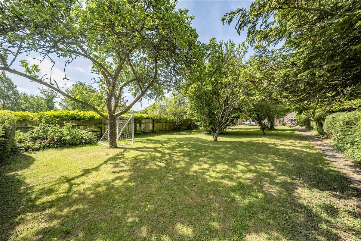 3 bedroom house, Burnett Close, Winchester SO22 - Sold STC