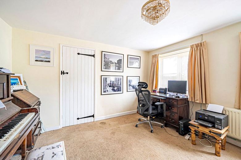 6 bedroom house, Hurstbourne Priors, Whitchurch RG28 - Available