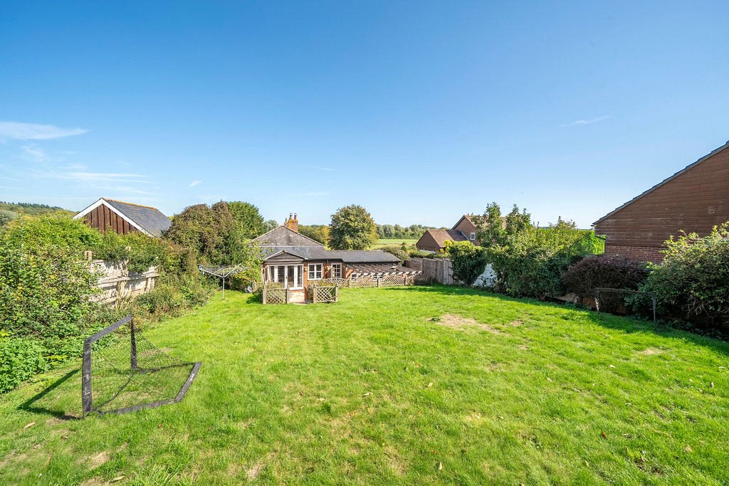 6 bedroom house, Hurstbourne Priors, Whitchurch RG28 - Available