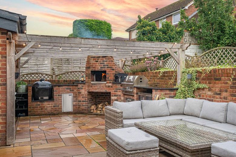 6 bedroom house, Hurstbourne Priors, Whitchurch RG28 - Available