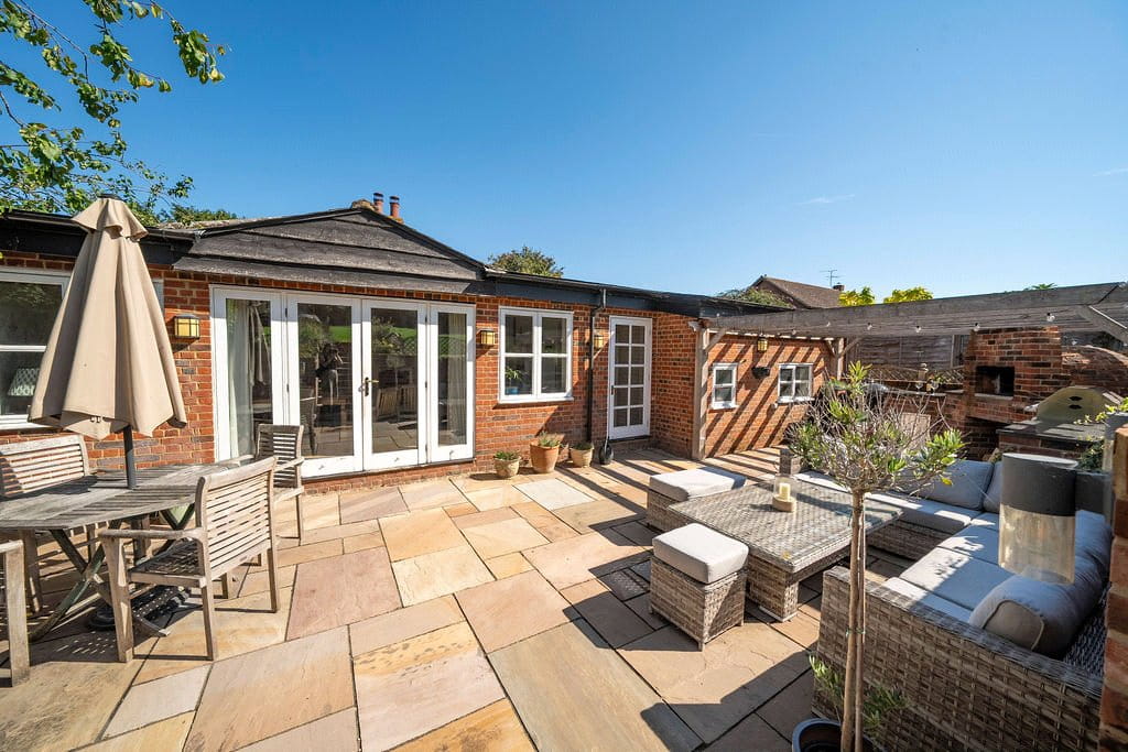 6 bedroom house, Hurstbourne Priors, Whitchurch RG28 - Available