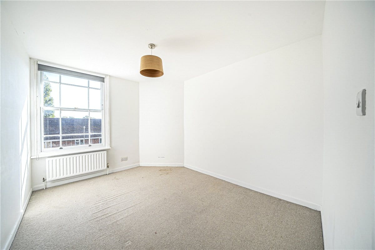 3 bedroom flat, Hyde Street, Winchester SO23 - Available