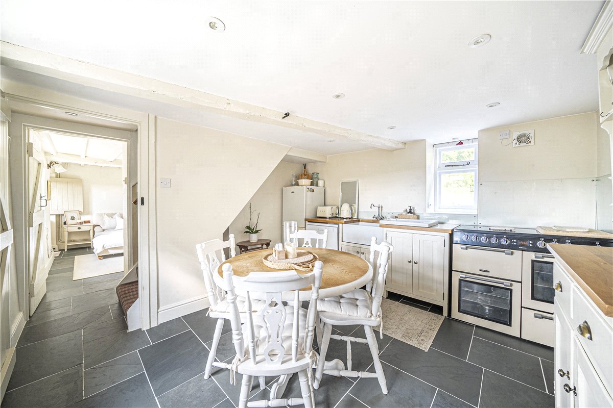 2 bedroom cottage, Kilmeston, Alresford SO24 - Available