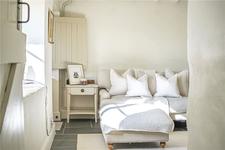 2 bedroom cottage, Kilmeston, Alresford SO24 - Available