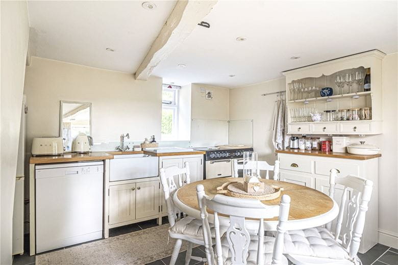 2 bedroom cottage, Kilmeston, Alresford SO24 - Available